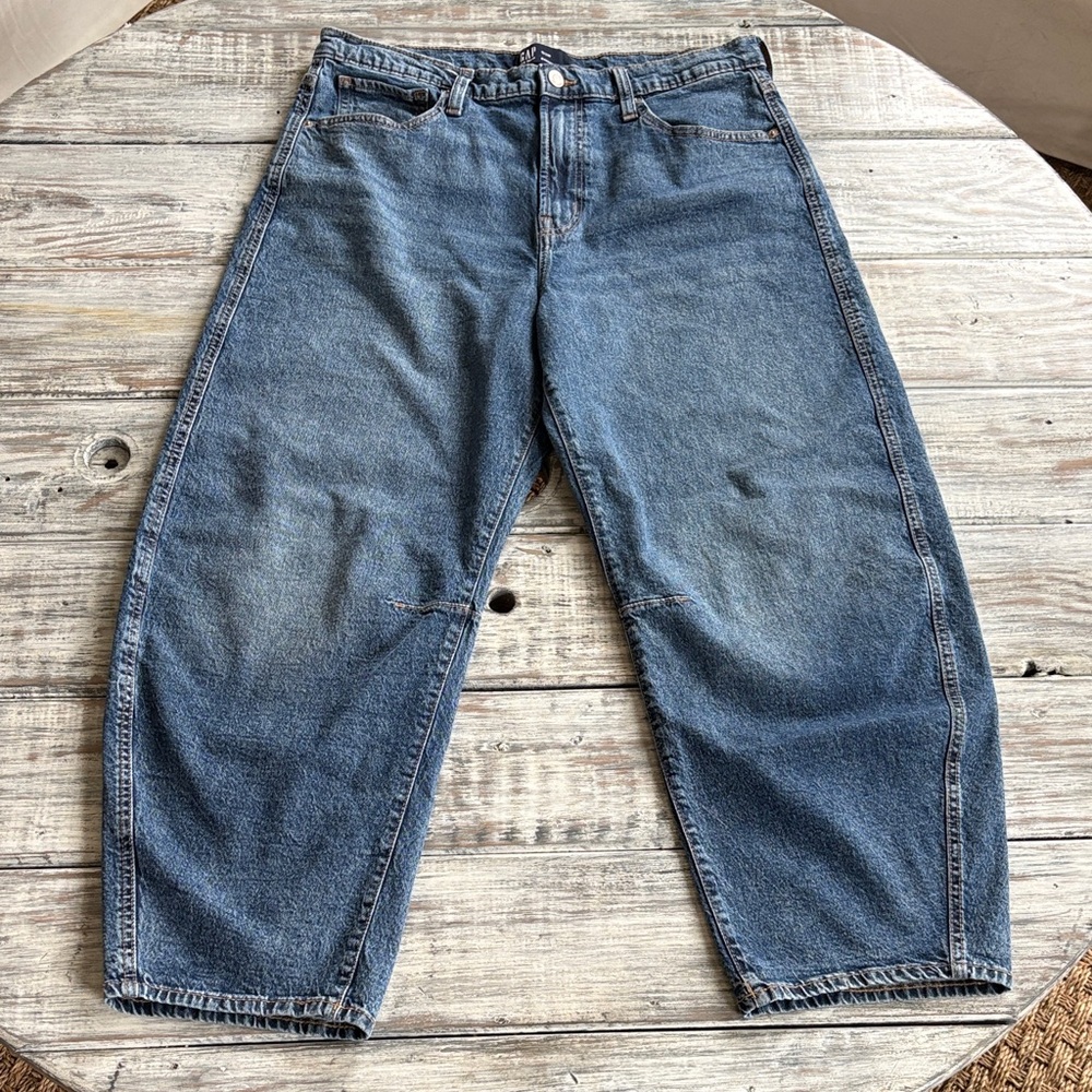 As new, GAP barrel leg jeans, size 12/31